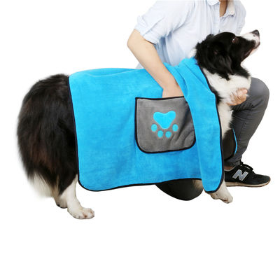 la fibre absorbante superbe épaississent la serviette de peignoir de chien d'hiver avec des poches pour de grands chiens à séchage rapide