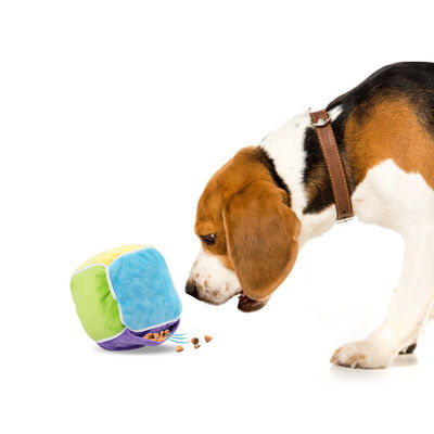 L'animal familier intelligent coloré qui respecte l'environnement joue des jouets de mastication de chien de cube en nourriture de fuite de peluche de coton