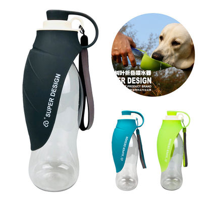 Les chiens portatifs de bouteille d'eau extérieure de chien voyagent conteneur de conducteur de distributeur de l'eau avec la tasse pliable de boissons de silicone