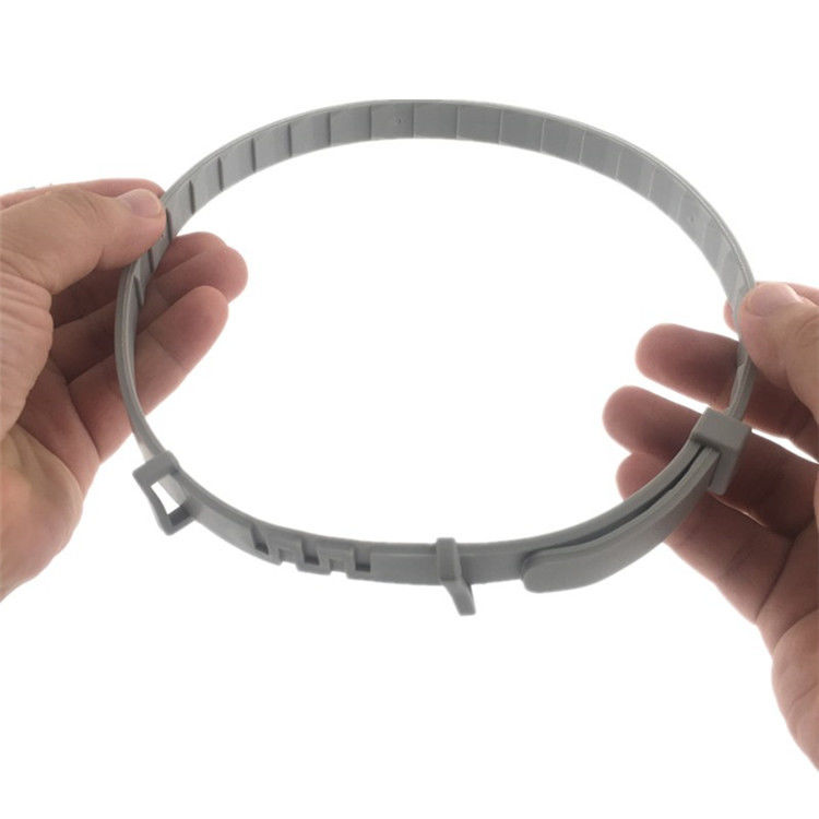 Le toilettage d'animal familier de Hallupets usine la puce et le Tick Collar For Puppies réglables des chats de 8 mois