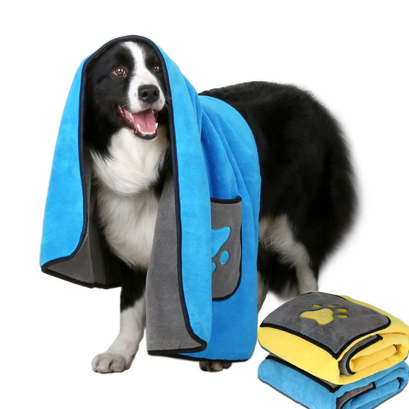 la fibre absorbante superbe épaississent la serviette de peignoir de chien d'hiver avec des poches pour de grands chiens à séchage rapide