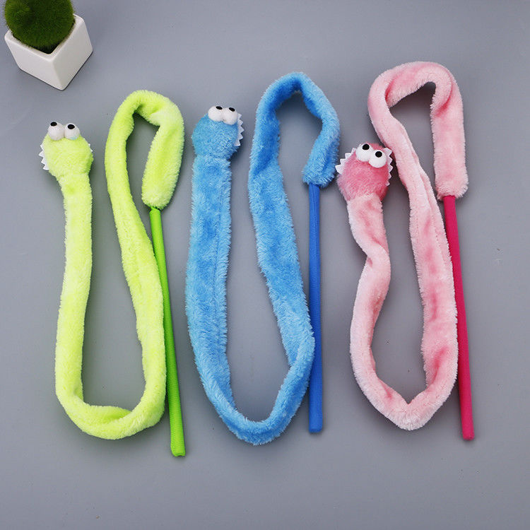 Baguette magique durable mignonne 31g de peluche de Cat Toy Teaser Snake Shape Kitten