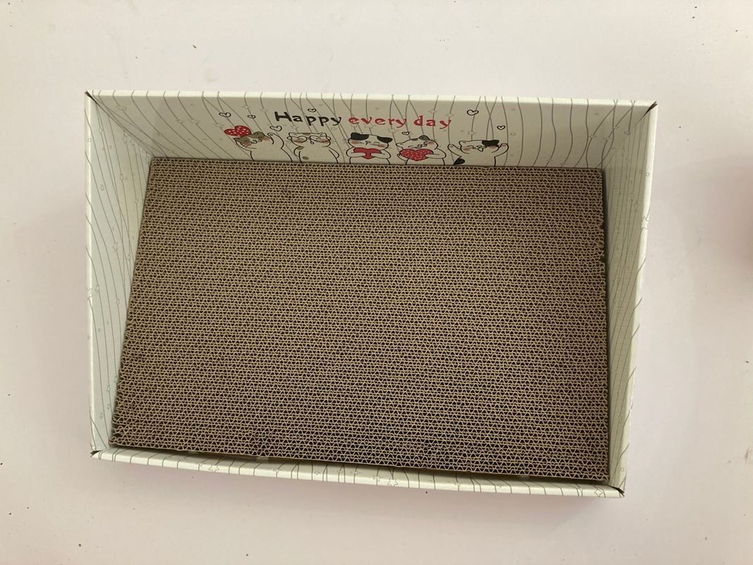 Cat Cardboard Scratcher Bed ridée recyclable 700g pour jouer la détente