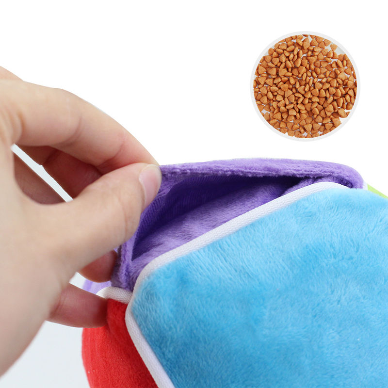 L'animal familier intelligent coloré qui respecte l'environnement joue des jouets de mastication de chien de cube en nourriture de fuite de peluche de coton