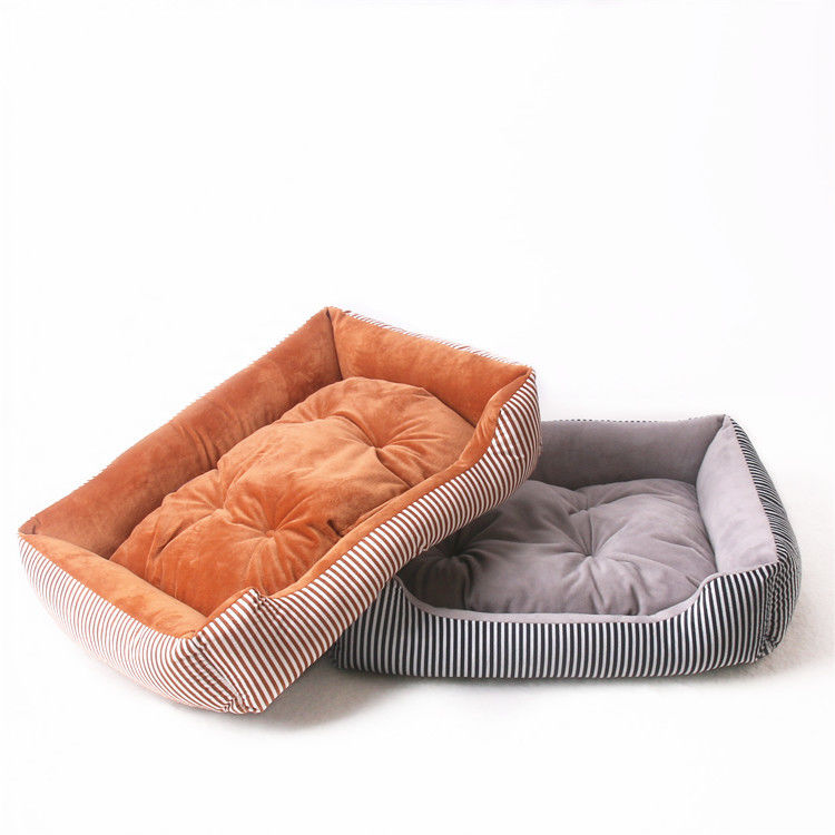 Lit confortable démontable XL d'animal familier de Hallupets le grand classent les niches 1580g de luxe