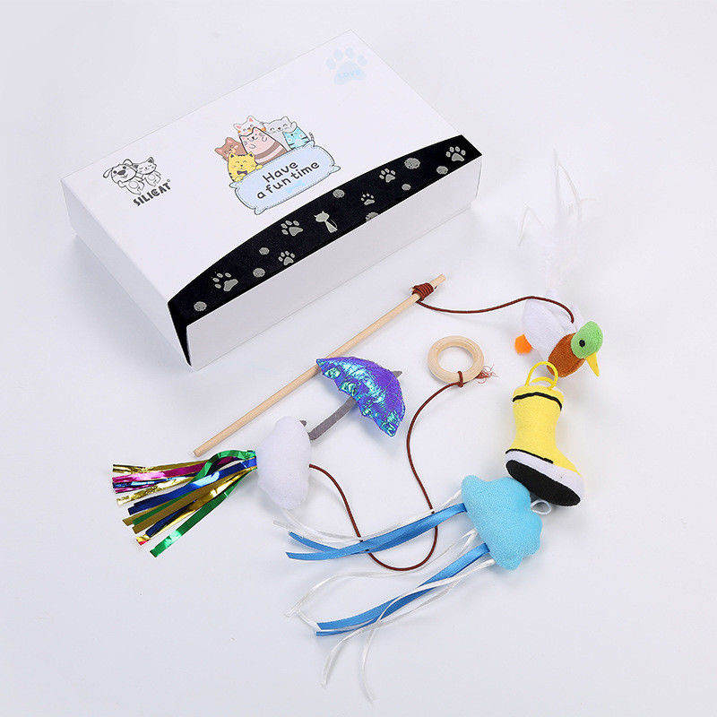 Le laser interactif Cat Teaser Toy Feathers Wand a assorti les chaussures vocales de peluche que les oiseaux forment Cat Toy Set