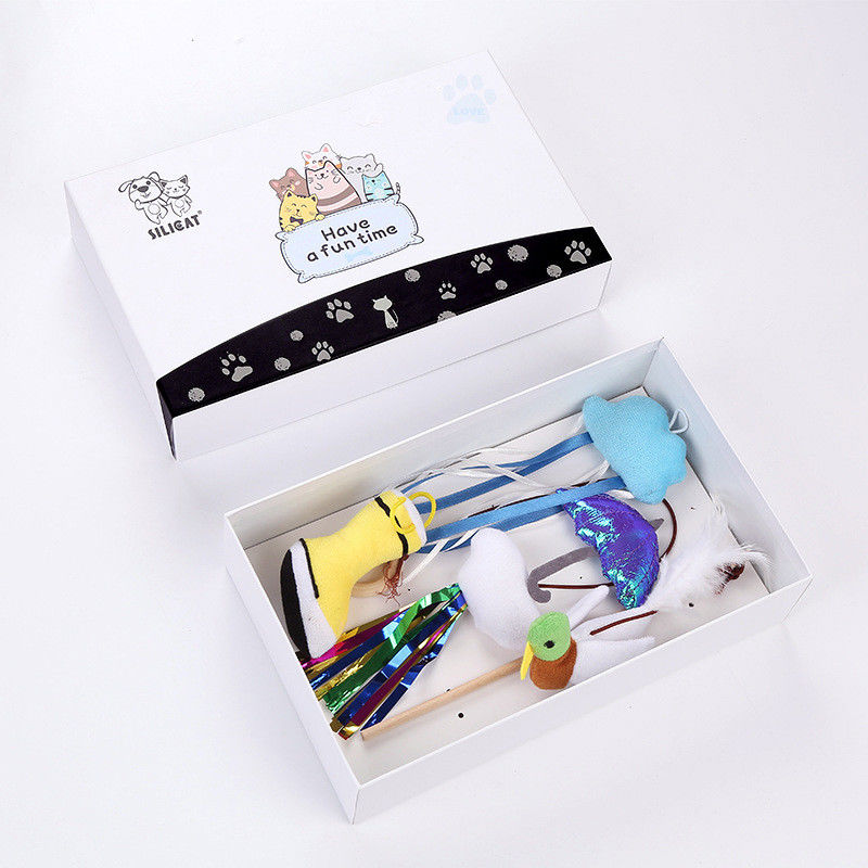 Le laser interactif Cat Teaser Toy Feathers Wand a assorti les chaussures vocales de peluche que les oiseaux forment Cat Toy Set