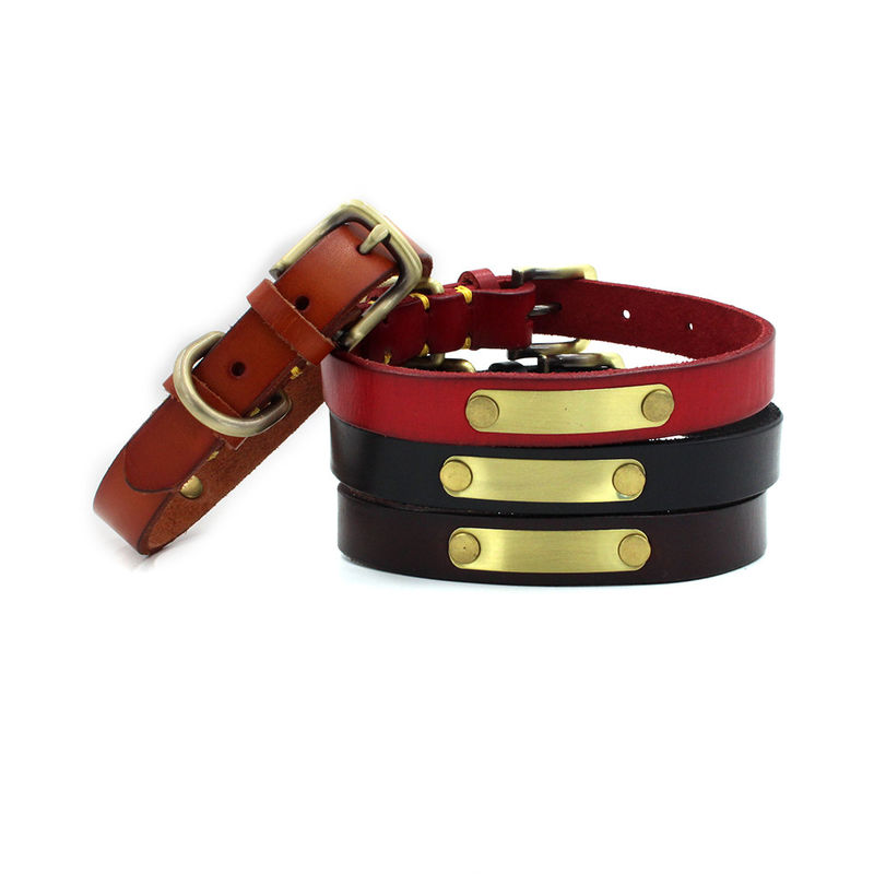 Le cuir fait main fait sur commande de collier de chien de Cattlehide avec la plaque de métal en bronze peut être les colliers gravés d'identification d'animal familier pour des chiens