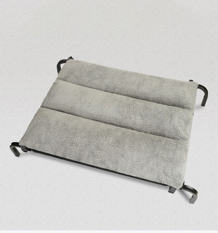 Tube en acier de grande taille pliant le lit de chien élevé par berceau confortable de lit d'animal familier avec les coussins épaissis de peluche