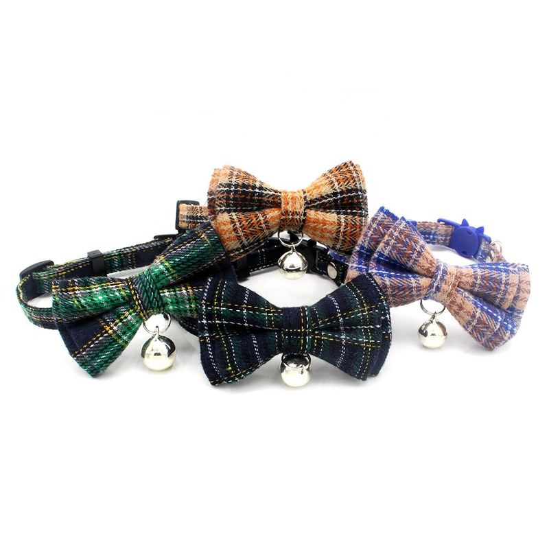 La largeur écossaise de coton de Bowtie Cat Collar Safety Buckle With Bell de tartan ajustent 13-22cm