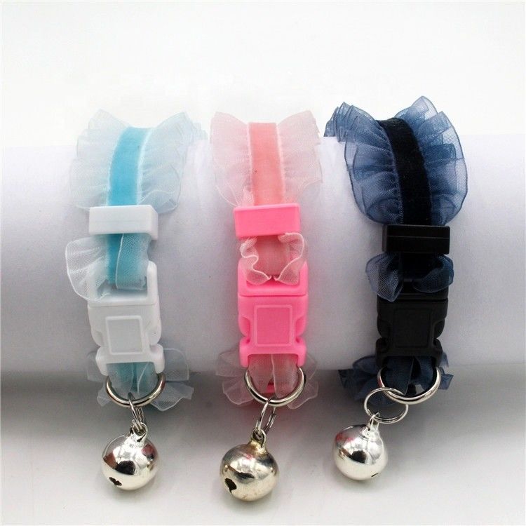 Dentelle en nylon de luxe confortable Cat Dog Collars réglable avec Bell