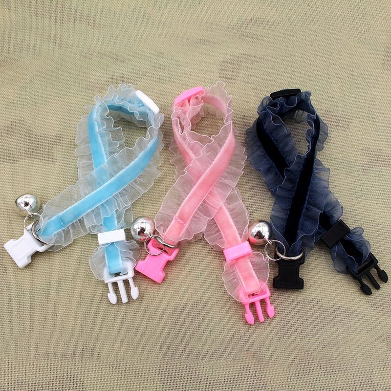 Dentelle en nylon de luxe confortable Cat Dog Collars réglable avec Bell