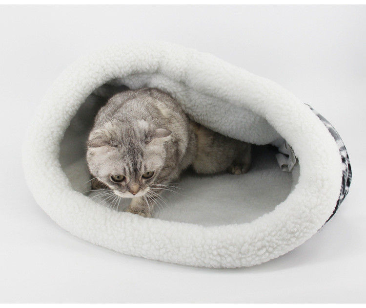 Sac de couchage confortable de chiot de peluche d'agneau de lit d'animal familier de chiens extérieurs et d'intérieur de chats