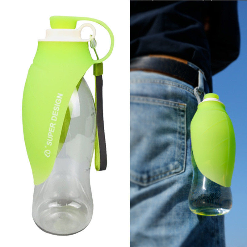 Les chiens portatifs de bouteille d'eau extérieure de chien voyagent conteneur de conducteur de distributeur de l'eau avec la tasse pliable de boissons de silicone