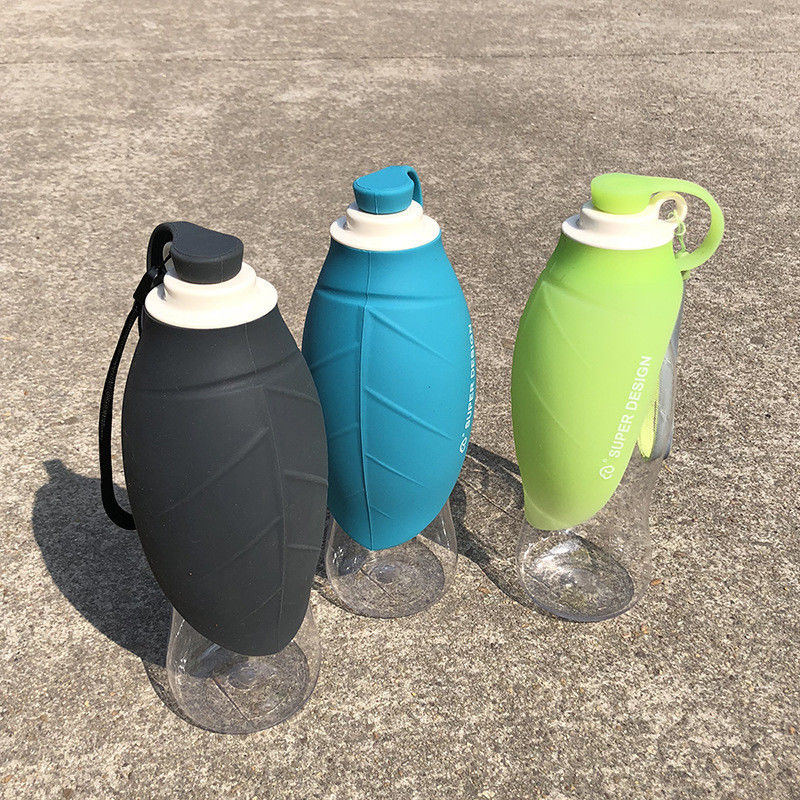 Les chiens portatifs de bouteille d'eau extérieure de chien voyagent conteneur de conducteur de distributeur de l'eau avec la tasse pliable de boissons de silicone